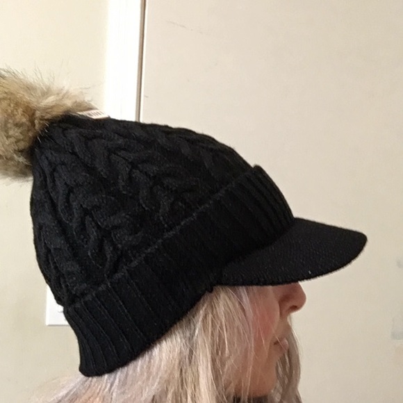 Pom black knit beanie with bill - Picture 2 of 4